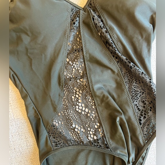Mossimo Swim One Piece Swimsuit NWT Green Size Medium - Picture 3 of 3